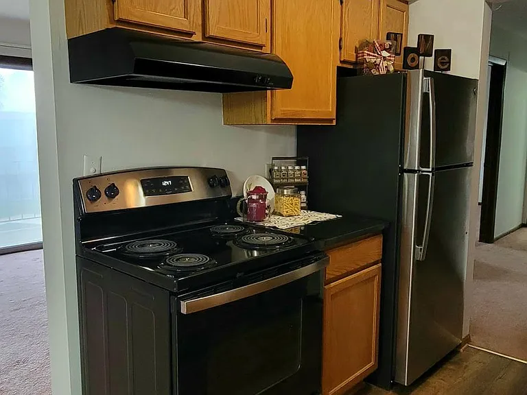 Kitchen with Black Granite countertops, Apt 308