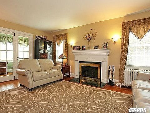4th image of 55 Meadow St