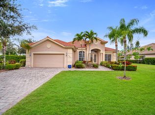 8264 Potomac Ln, Naples, FL 34104