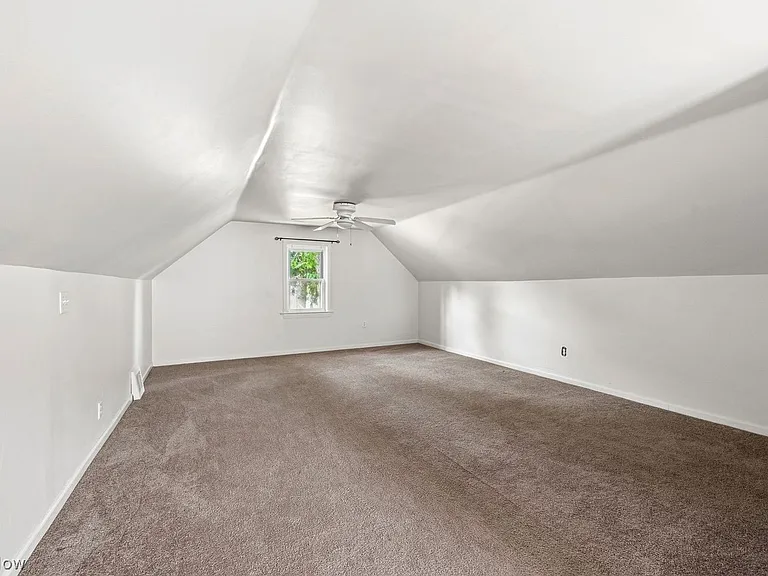 1395 Irene Rd — Photo 15