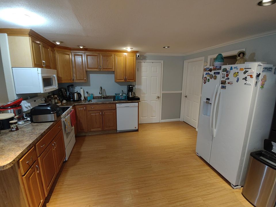 2nd image of 100 Meadow St #1