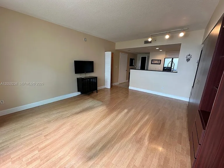 325 Biscayne Blvd #4320 — Photo 11
