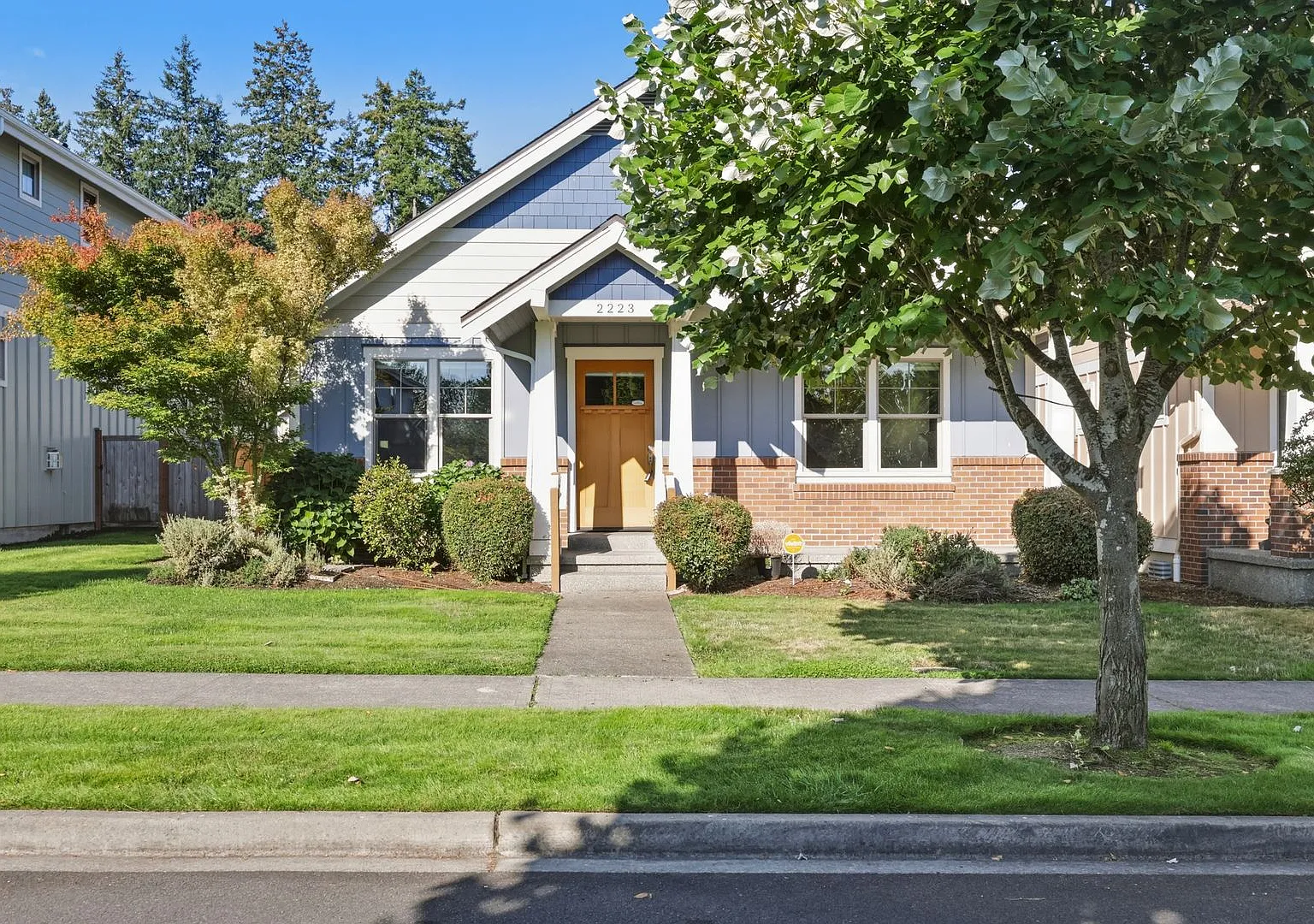Beautiful 3 Bedroom Rambler with A/C, Fenced Yard & 2-Car Garage! — Photo 3
