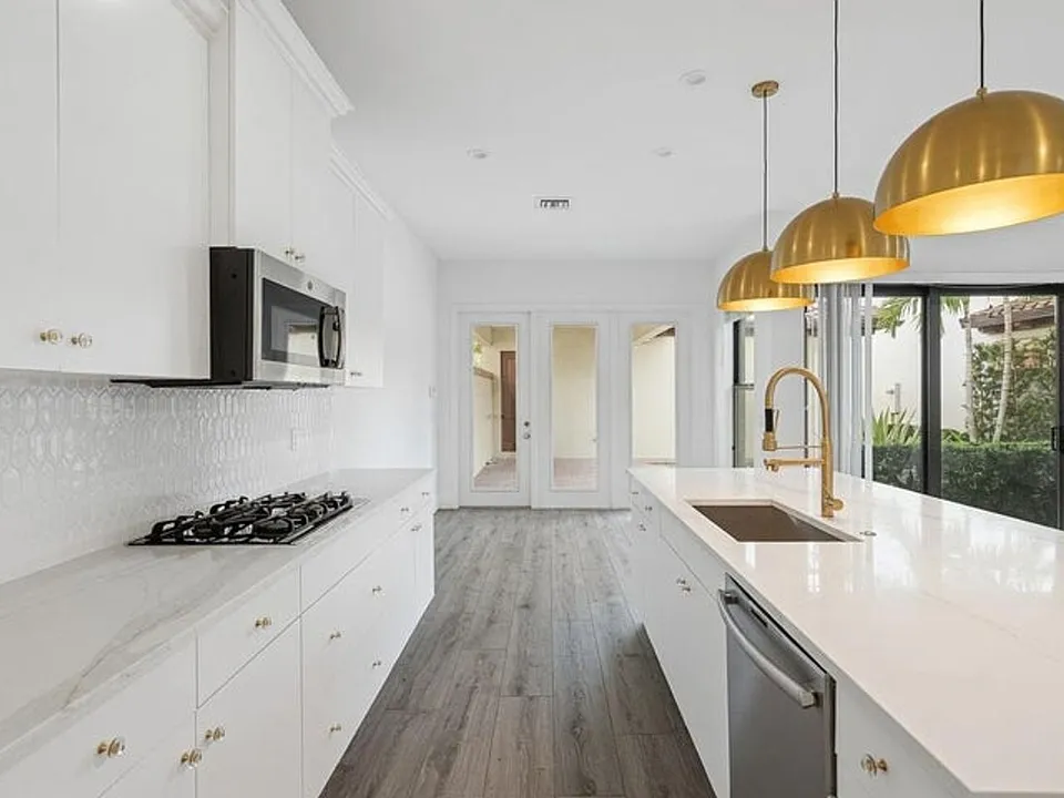 6020 Curie Pl