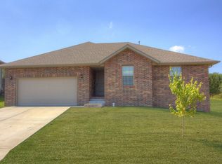 868 E Purple Martin St, Nixa, MO 65714