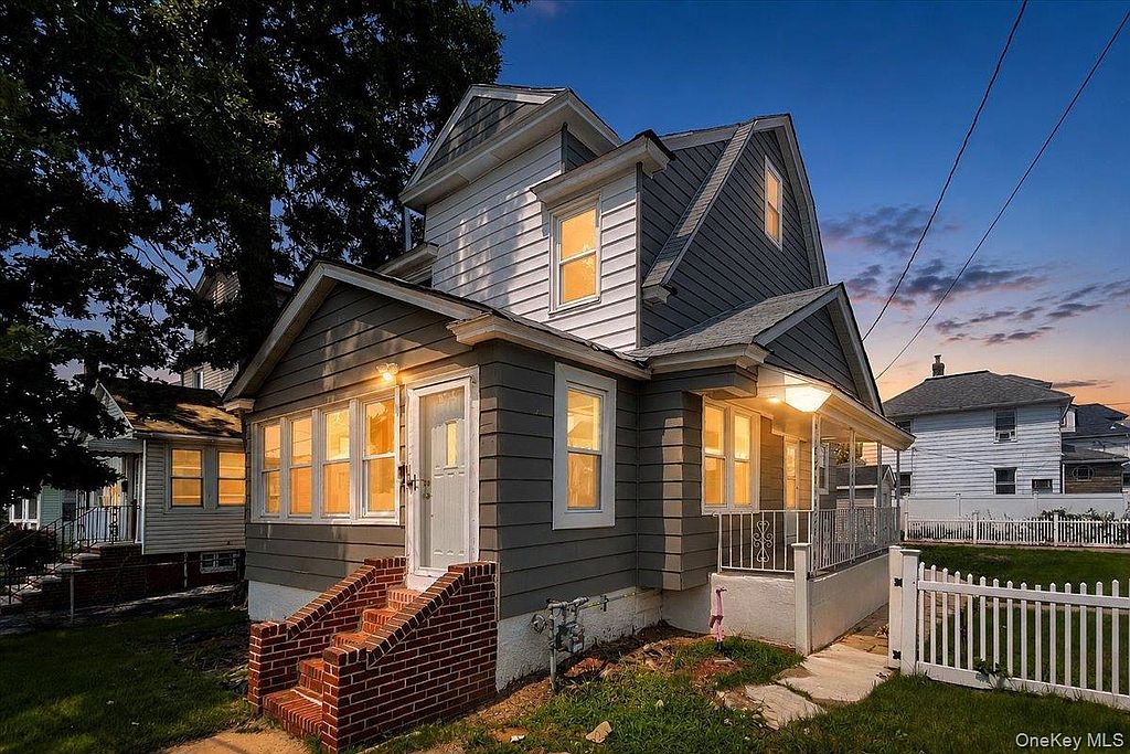 4-bedroom house for sale in Valley Stream