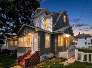 17 Sapir St, Valley Stream, NY 11580
