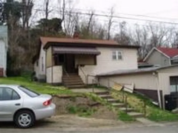 808 Seabrights Ln, Martins Ferry, OH 43935