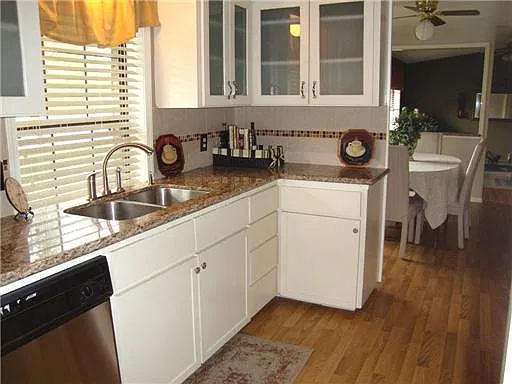 4 bed, 1859 sqft, $3,200 — Photo 3