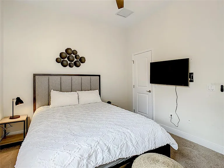 220 W Minnehaha St — Photo 41