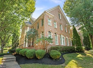 10111 Ballynahown Cir, Fairfax, VA 22030