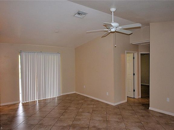 4th image of 418 SE 22nd St