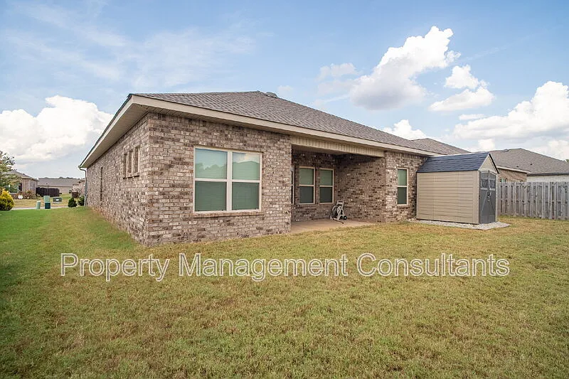 4 bed, 3.0 bath, 2019 sqft, $2,000 — Photo 4