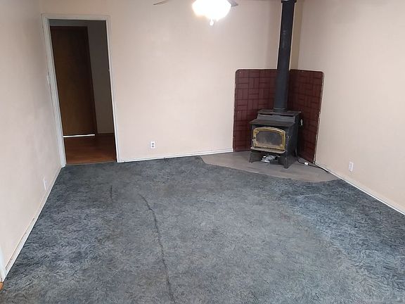 3rd image of 395 Parker Ave