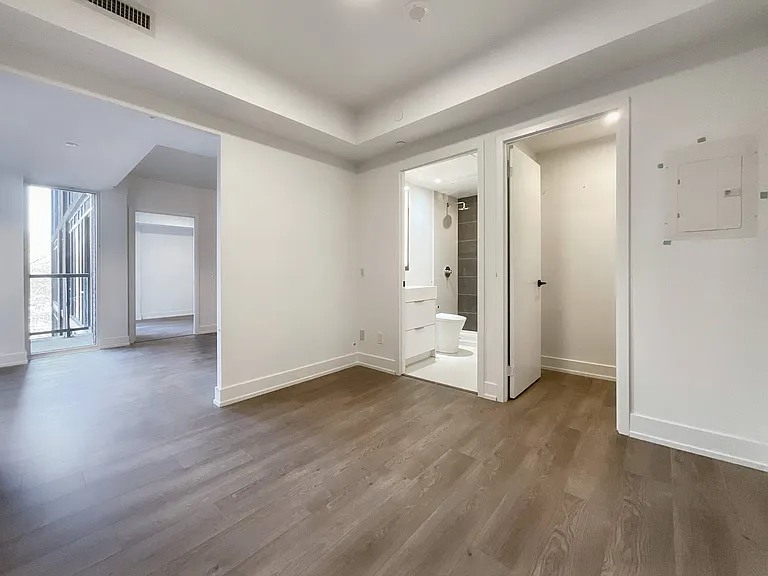 308 Jarvis St — Photo 8