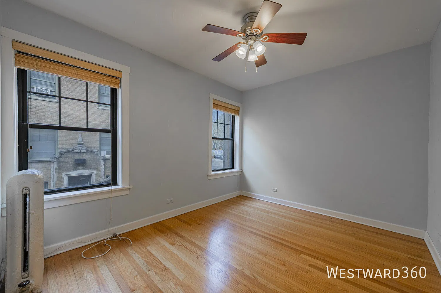 Spacious 2BD/1BA with garage parking included — Photo 3