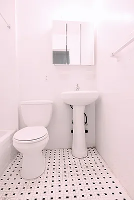 Rented by Voro, LLC | media 31