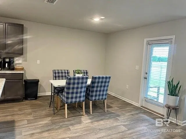 4 bed, 2.0 bath, 1852 sqft, $1,800 — Photo 4