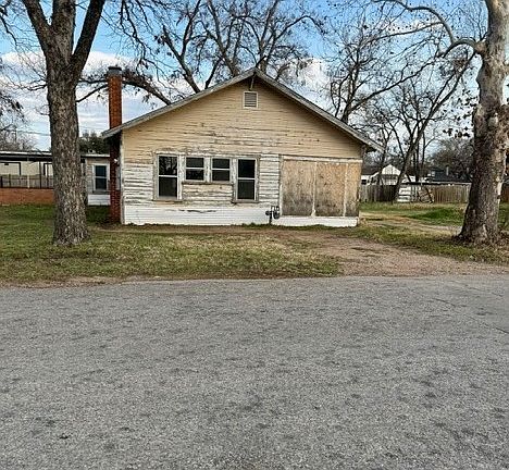 2nd image of 805 N Central Ave