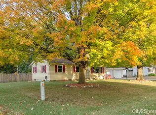 7493 Harmon Ln, Jenison, MI 49428