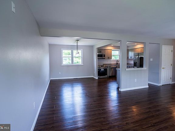 2nd image of 16 Kings Ct