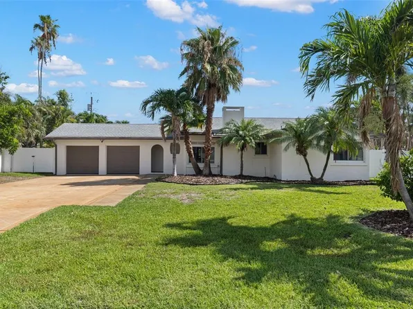 109 13th St, Belleair Beach, FL 33786