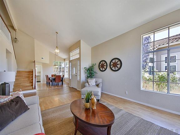 5th image of 585 Shadywood Dr