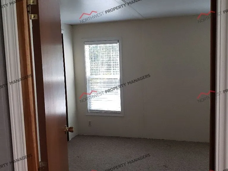 2495 NE Kresky Ave — Photo 18