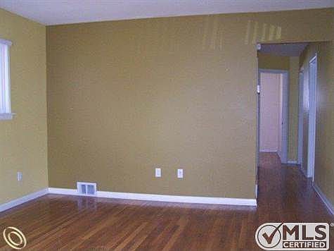 Beatrice 9062 Living Rm.JPG
