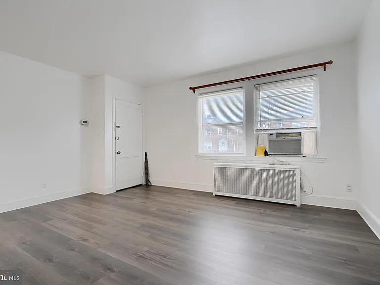 2906 Clearview Ave — Photo 3