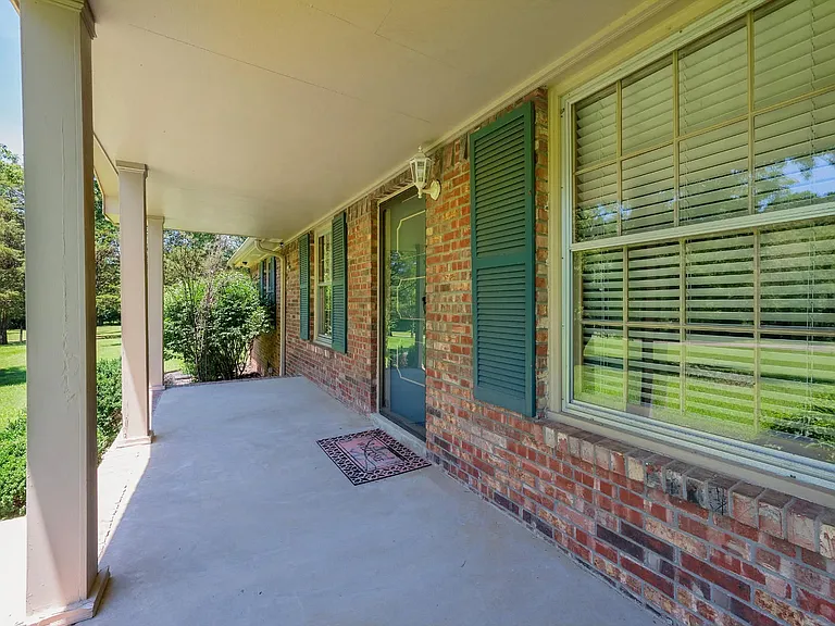 49 Chandler Rd — Photo 2