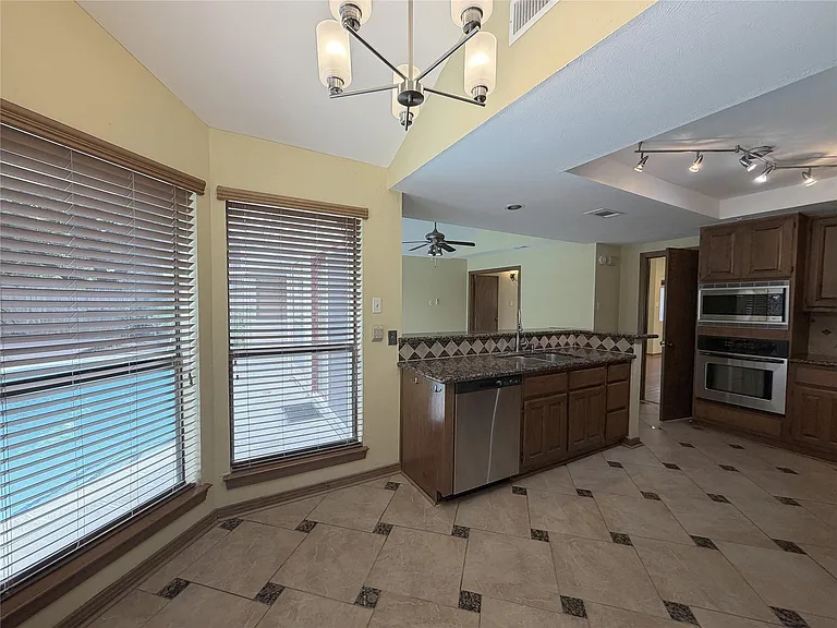 13103 Waldemere Dr — Photo 13