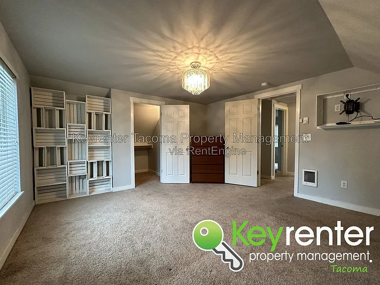 1402 E 52nd St — Photo 16