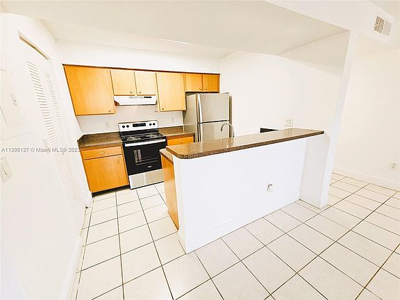 2nd image of 1233 SW 46th Ave APT 605
