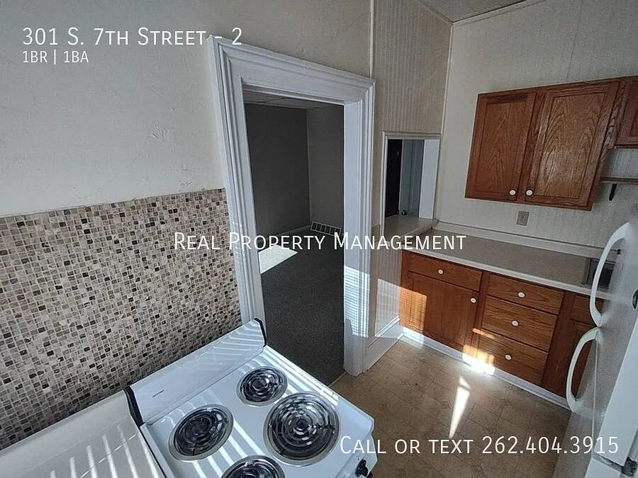 One Bedroom Lower — Photo 3