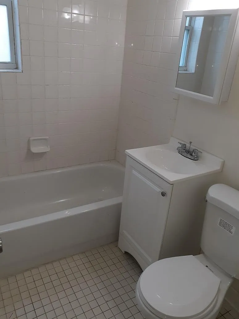 2 bed, 608 sqft, $1,550 — Photo 2