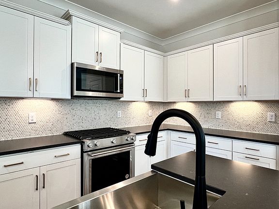 5th image of 15906 Parkside Crossing Dr