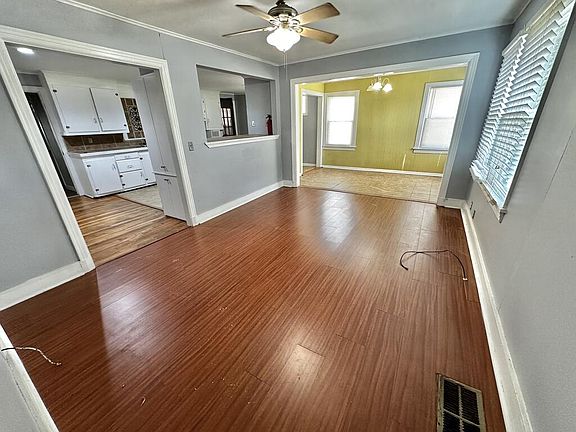 4th image of 404 S 1st Ave