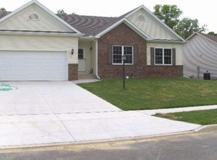 309 Stonewood Dr, East Peoria, IL 61611