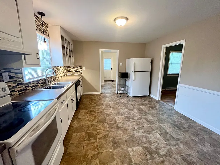 205 Bridge St — Photo 7