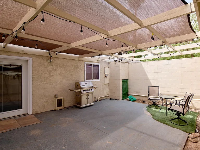 652 Greenbriar Townhouse Way — Photo 39