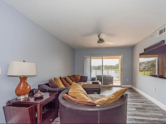 4th image of 1610 N 42nd Cir APT 208