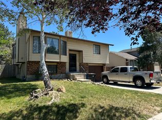 6075 S Park Wood Dr, Kearns, UT 84118