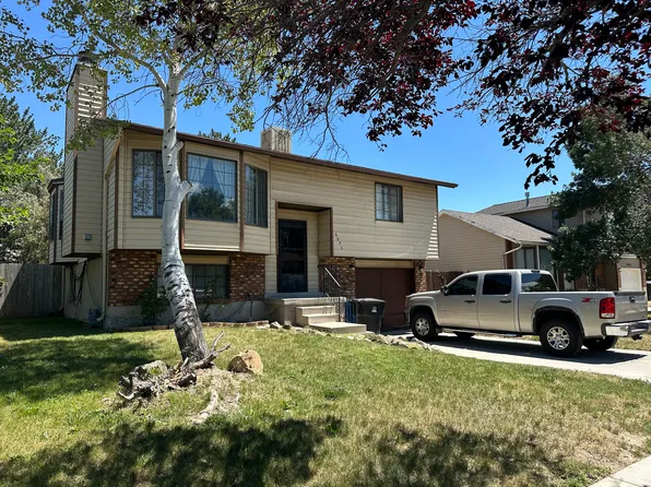 6075 S Park Wood Dr, Kearns, UT 84118