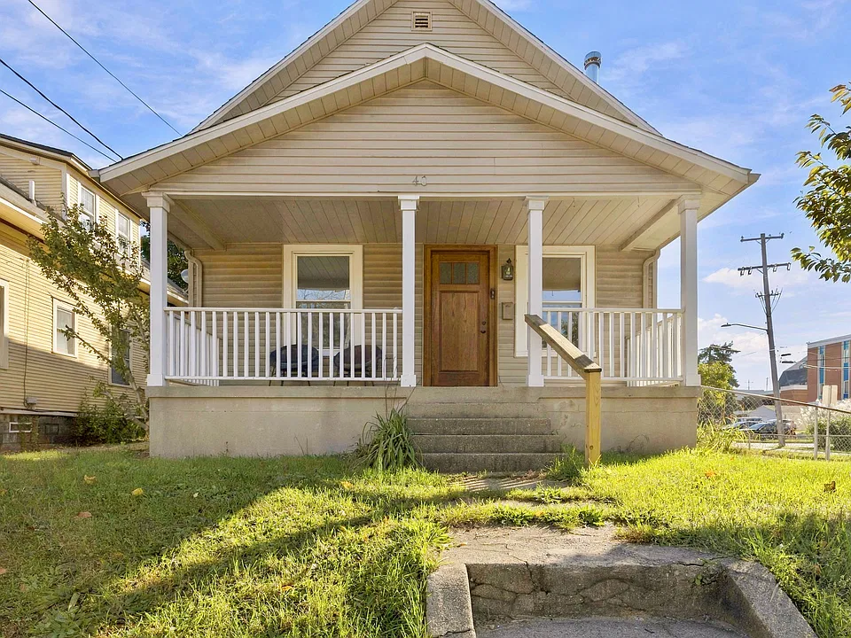 40 Fuller Ave NE