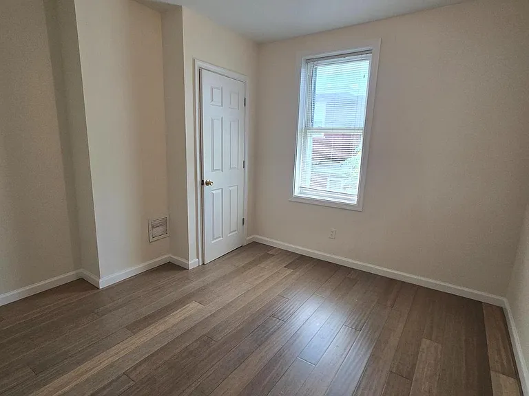 5630 Addison St — Photo 9