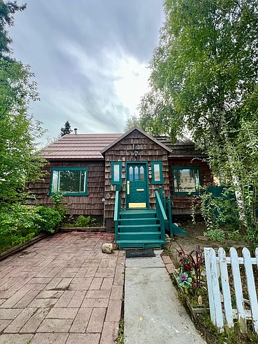 209 2nd Ave Photo 1