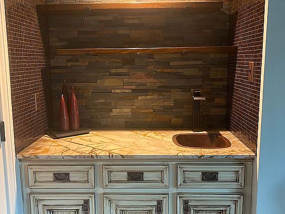4th image of 2039 Walnut Green Dr