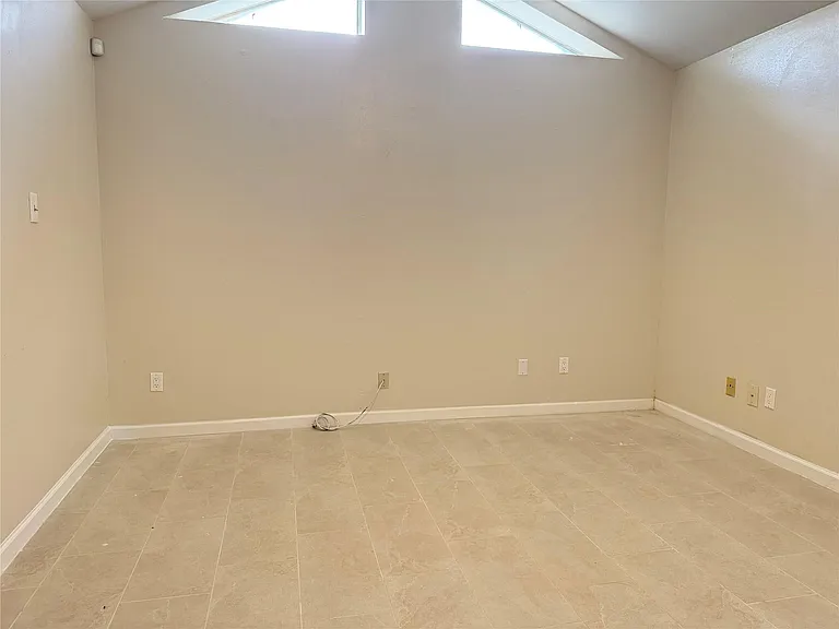7535 Hablo Dr — Photo 13