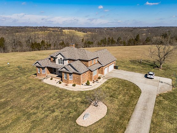 4th image of 540 Sarah Blake Ln
